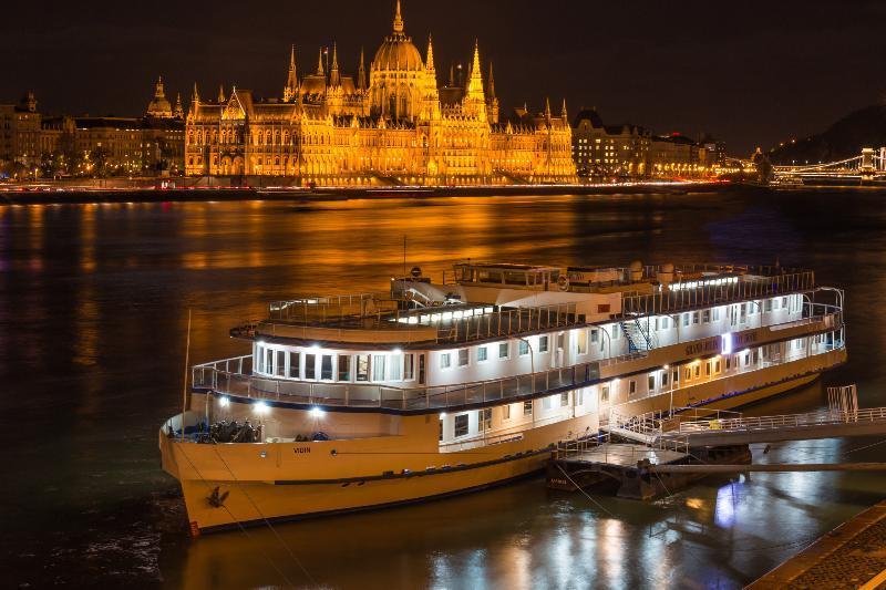 Grand Jules - Boat Botel