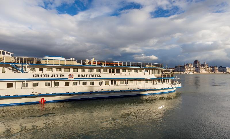 Grand Jules - Boat Botel