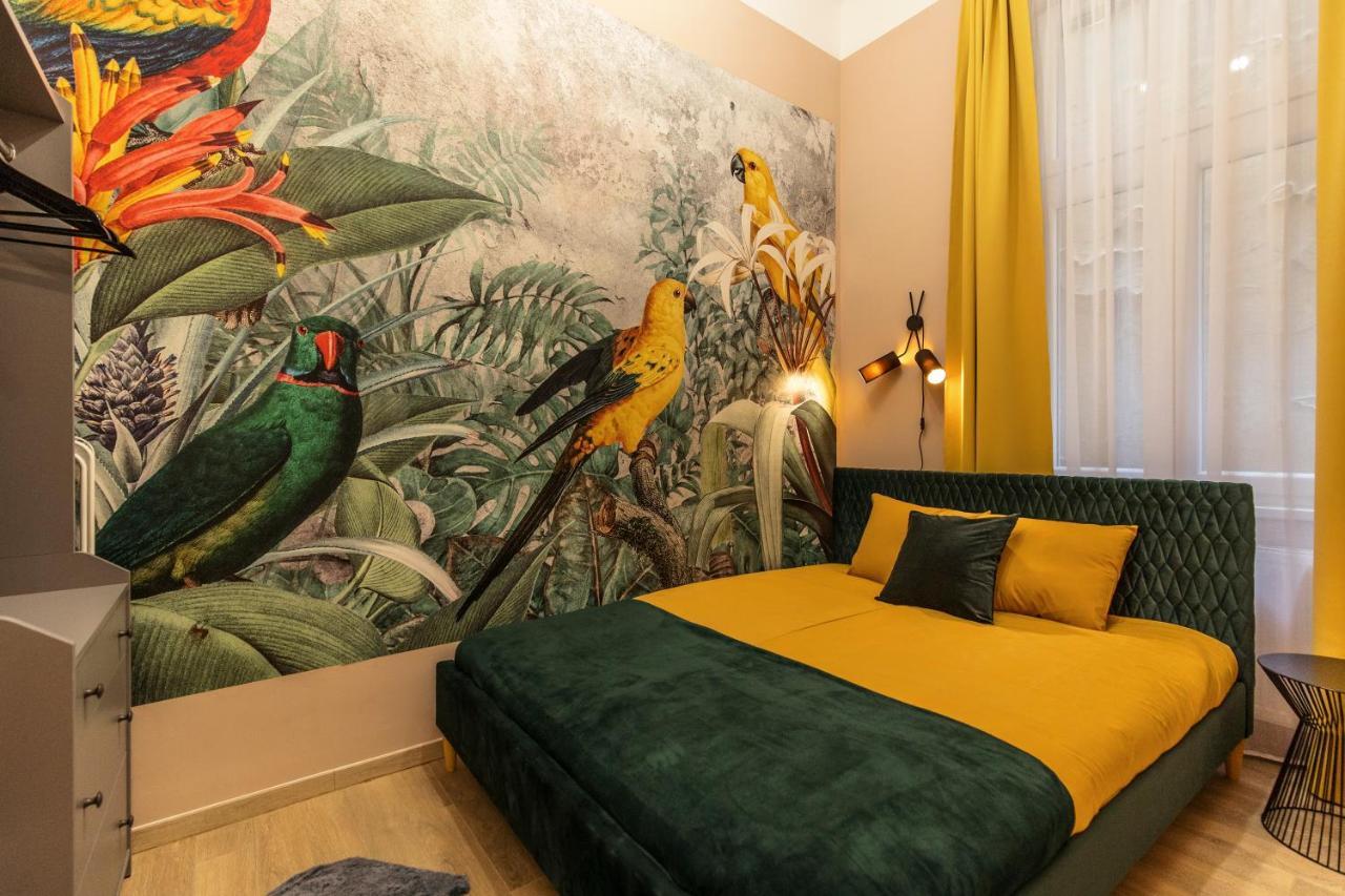 E13 Extravagant Studio *