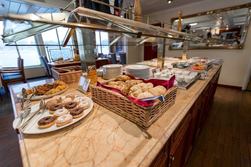 Botel Onriver Hotels - Ms Cezanne Budapest