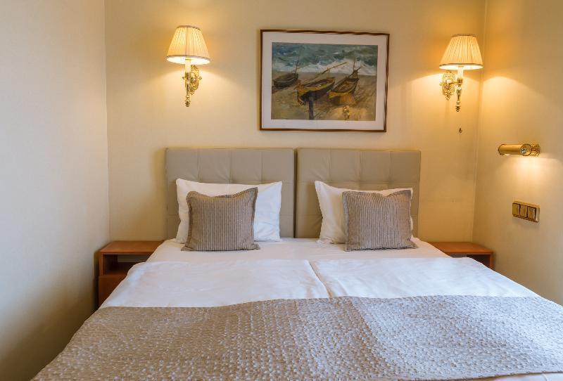 Botel Onriver Hotels - Ms Cezanne Budapest