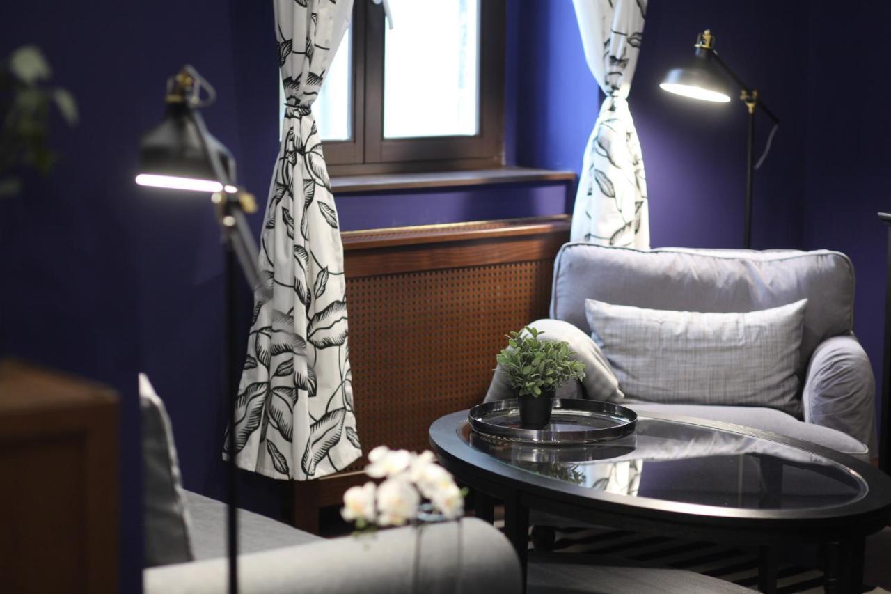 Ambassador Apartment *