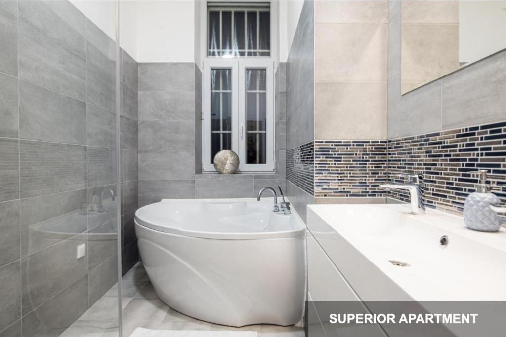 Bpr Agathé Elegant With Parliament View Appartement Budapest