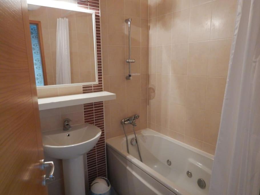 Imádnivaló Medencés Hotellakás Szaunával. Apartamento *