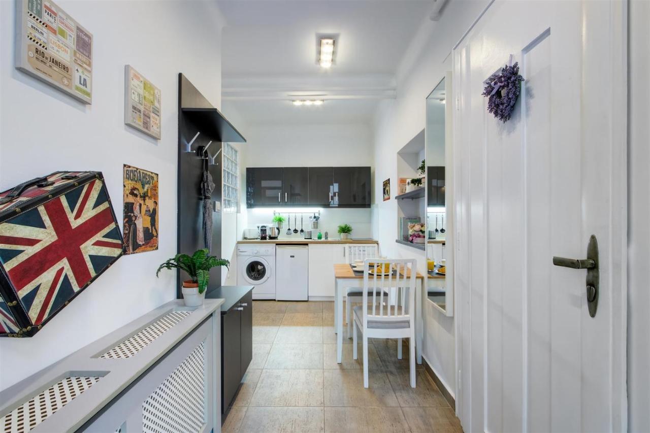Premium Studio Szervita Square *