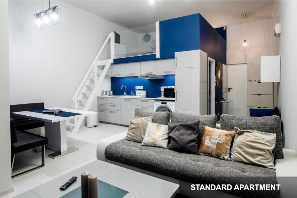 Savouir Bleu Near Danube * Budapest