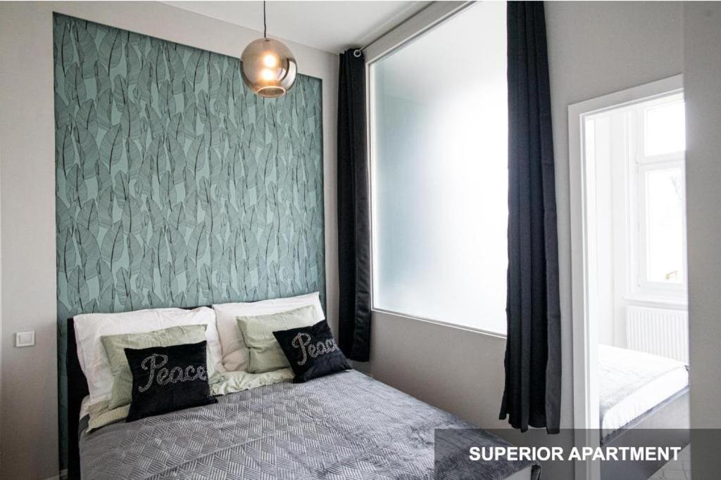 Bpr Agathe Elegant With Parliament View Apartment