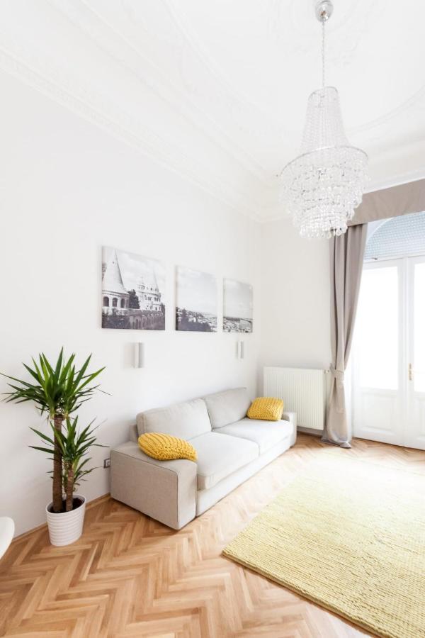 Bpr Sophisticated Astoria With Balcony