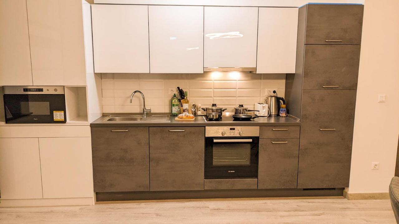 Modern Luxe In Heart Of Downtown *
