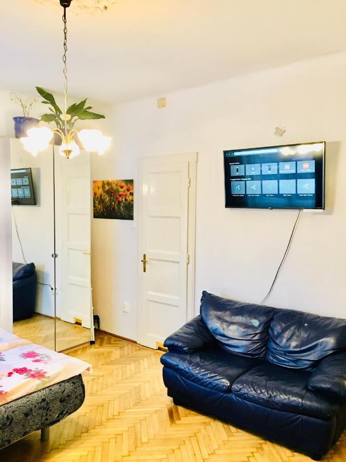 Romantic Studio In 12th District Close To Mom Park Apartment Budapest
