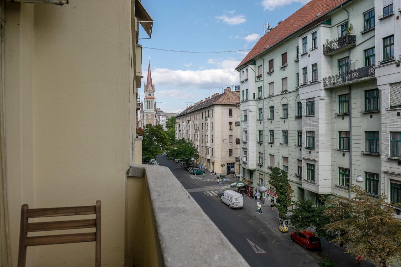 Riverside Balcony With View To Danube Budapest