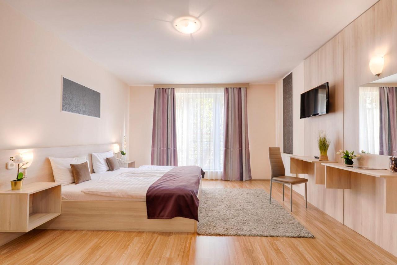 Triple M Hotel