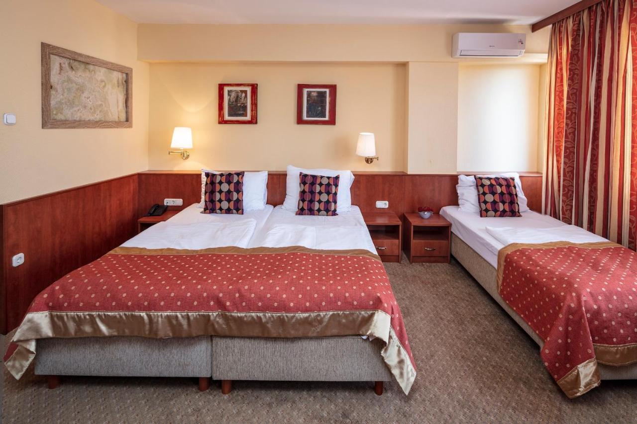 Charles Aparthotel