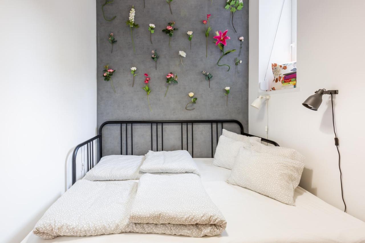 Industrial Style With Ac Steps To Gozsdu Apartment Budapest