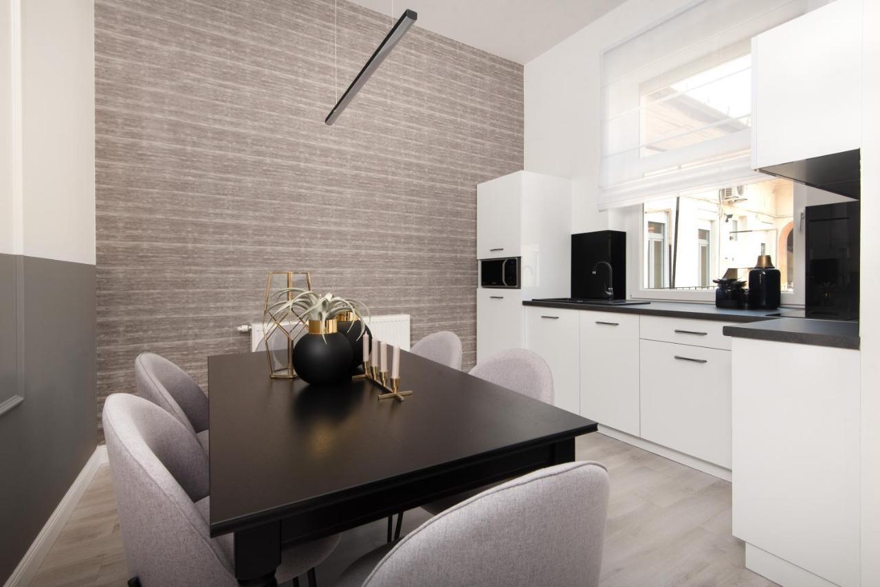 Apartamento Holló 3 Bedroom Downtown