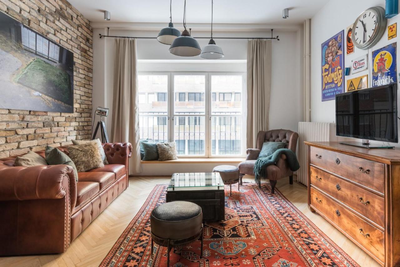 Smart, Stylish In The Heart Of Appartement
