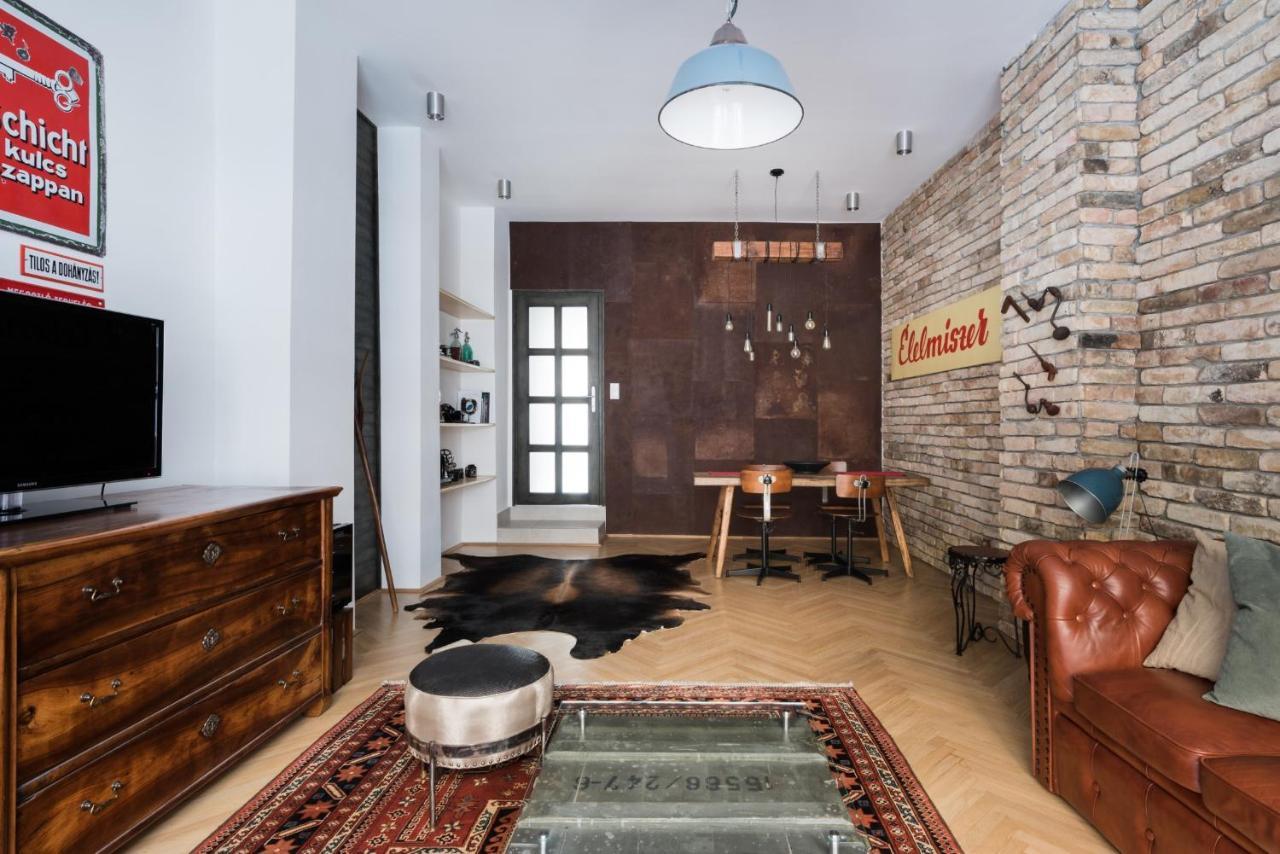 Smart, Stylish In The Heart Of *