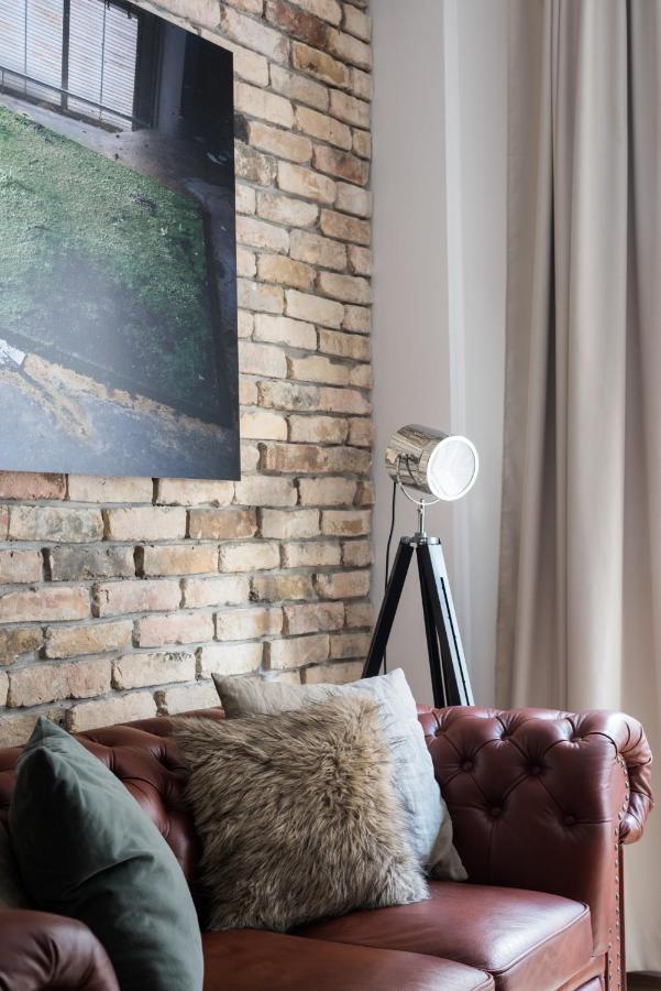 Smart, Stylish In The Heart Of *