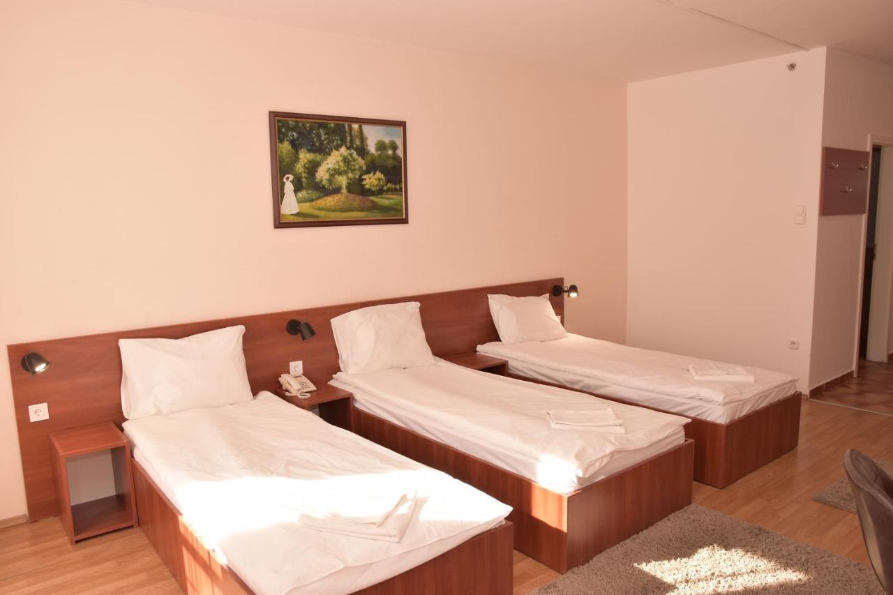 Triple M Hotell