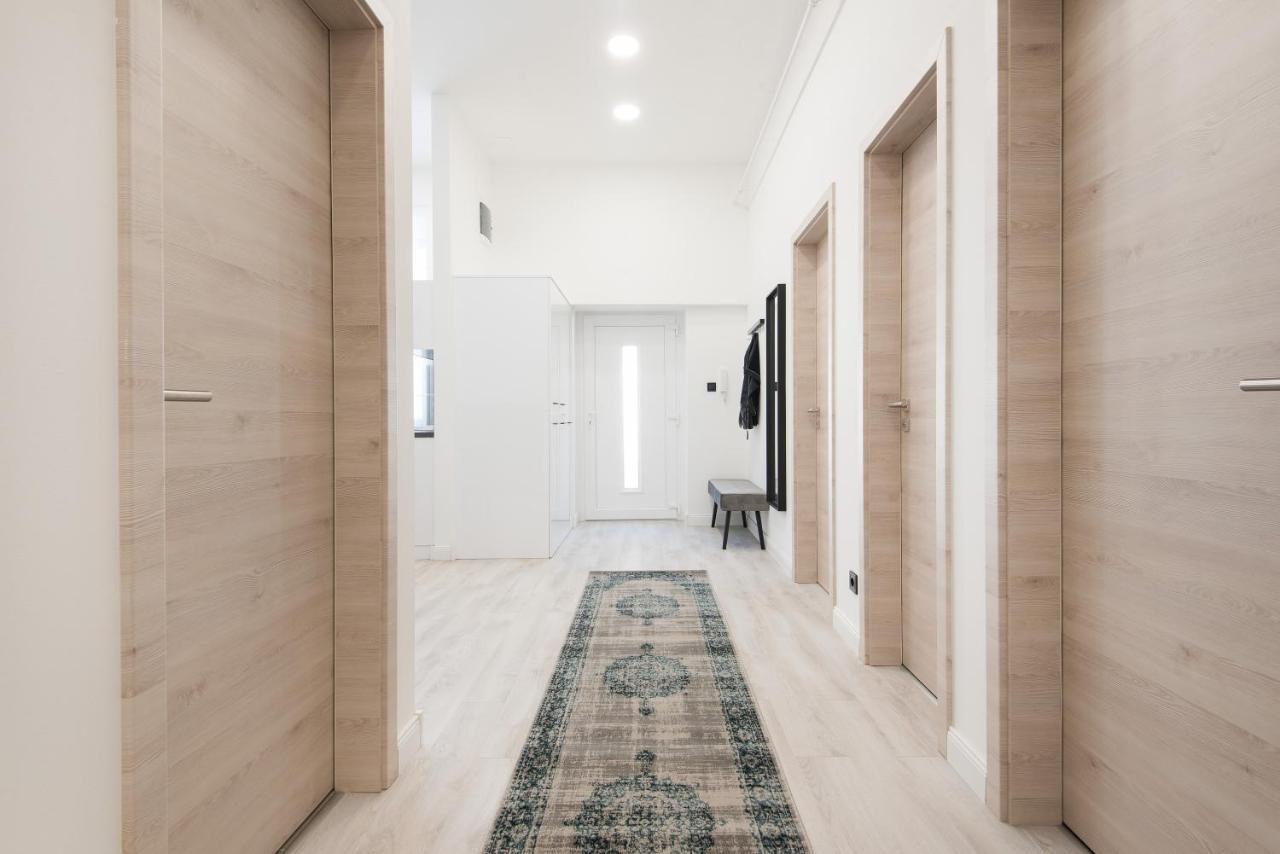Apartment Hollo 3 Bedroom Downtown *