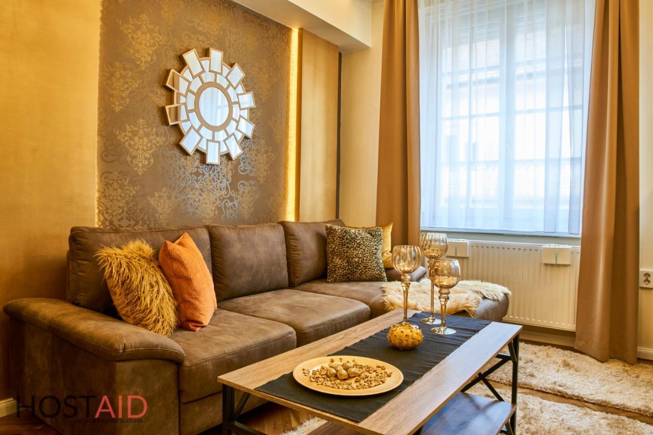 R7 Design - Hostaid Budapest