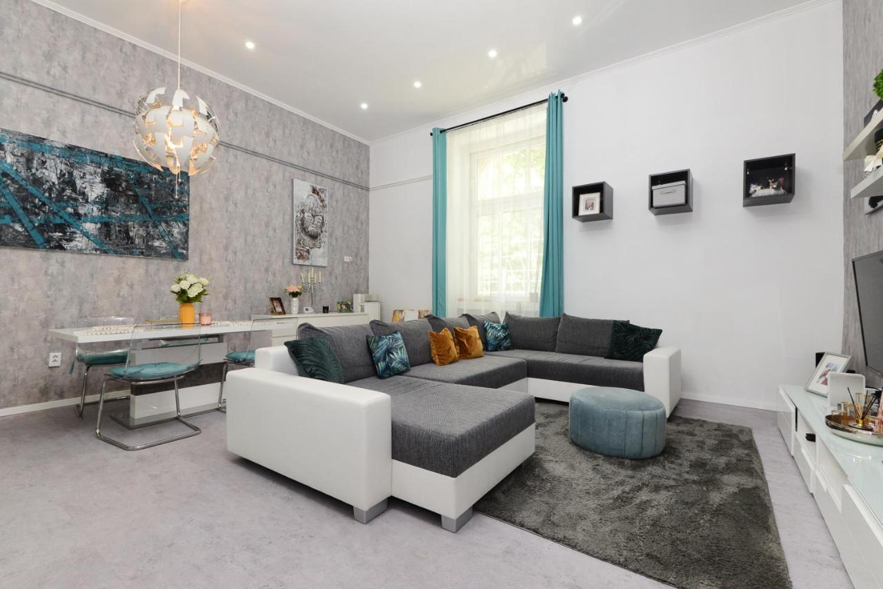 Roses Square Apartman