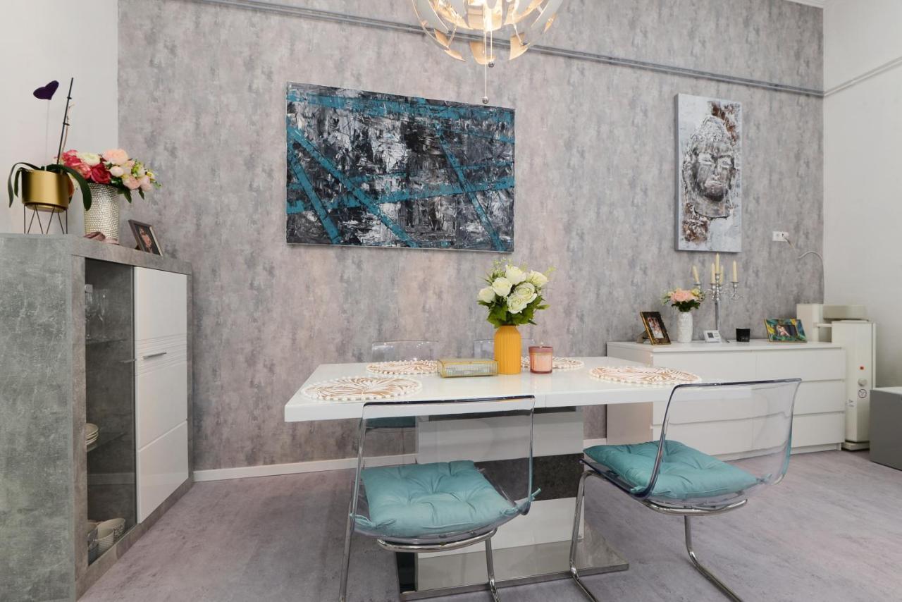 Roses Square Apartman *