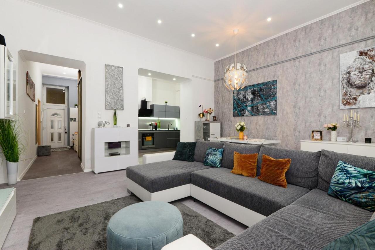 Apartment Roses Square Apartman *