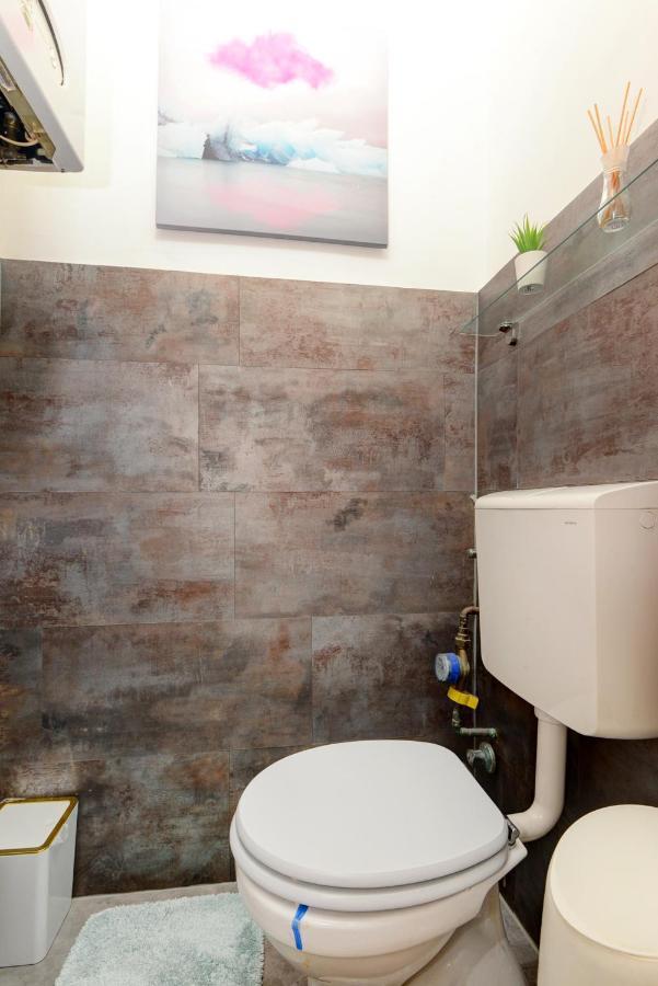 Apartment Roses Square Apartman *