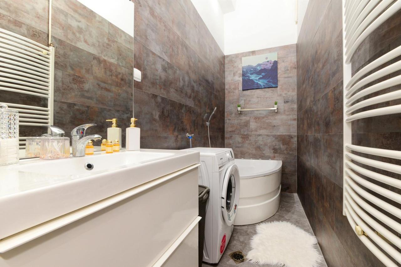 Roses Square Apartman Apartment *