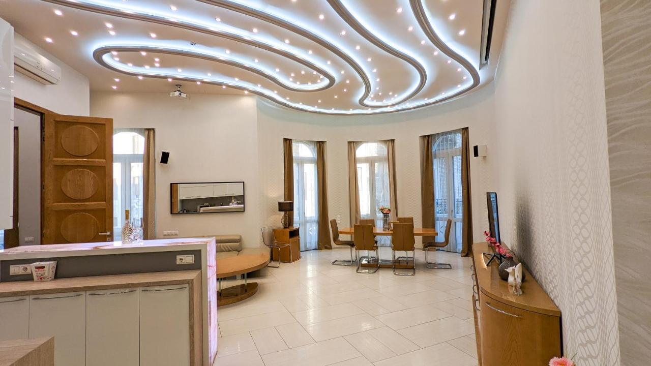 Downtown Designer Apt W Private Spa, Cinema, Balcony, Prime District V Budapest