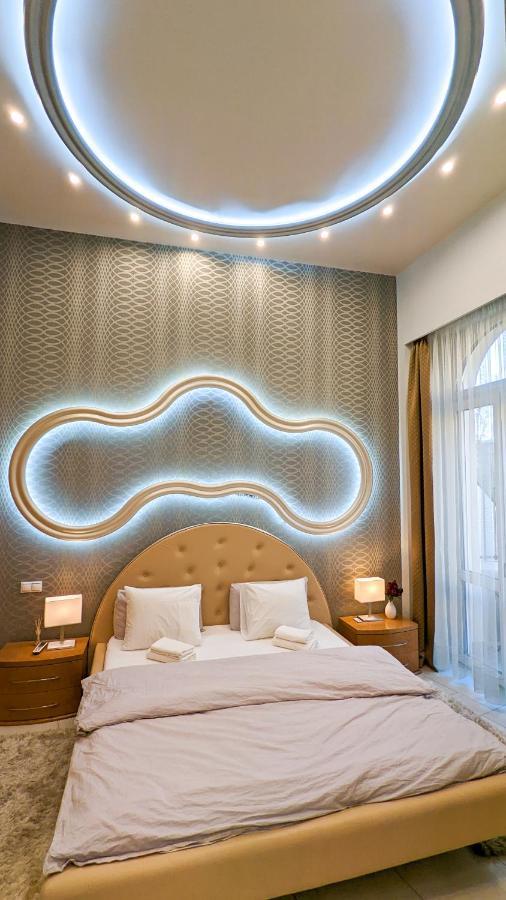 Apartment Downtown Designer Apt W Private Spa, Cinema, Balcony, Prime District V