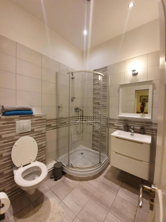 In Ii. Apartment