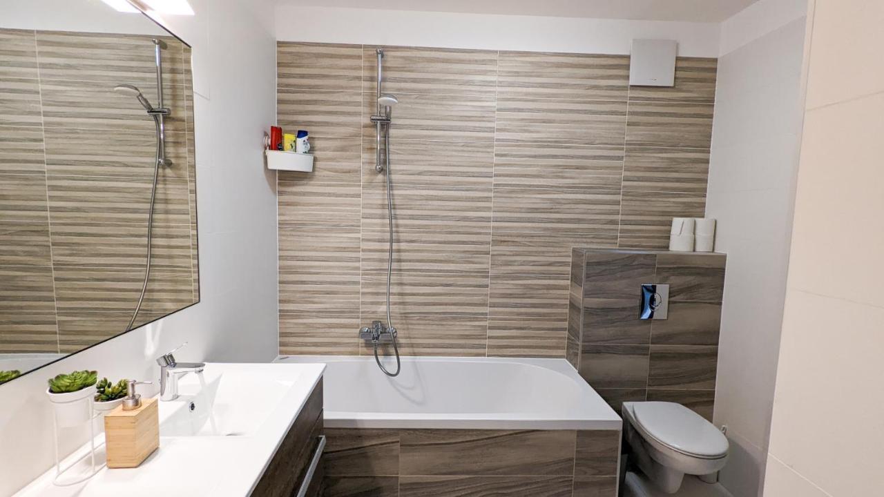 Modern Luxe In Heart Of Downtown Apartmán