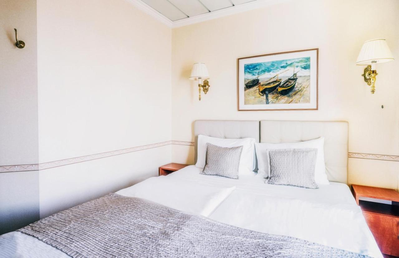 Botel Onriver Hotels - Ms Cezanne