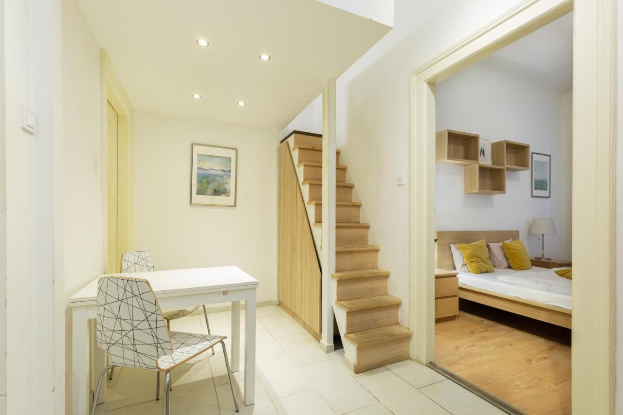 A4-6 Aulich Apartment *