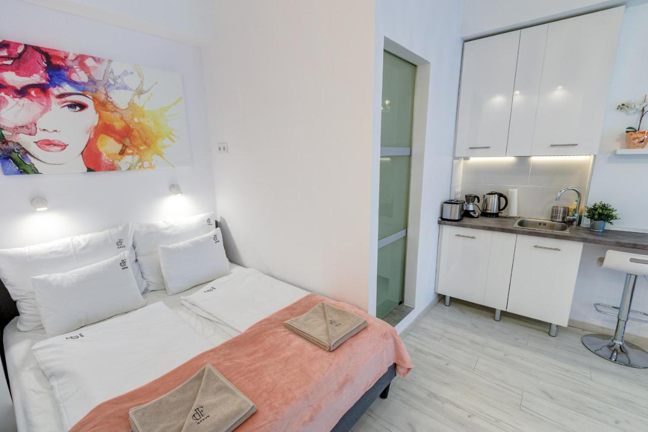 City Studio 3-3 Apartment *