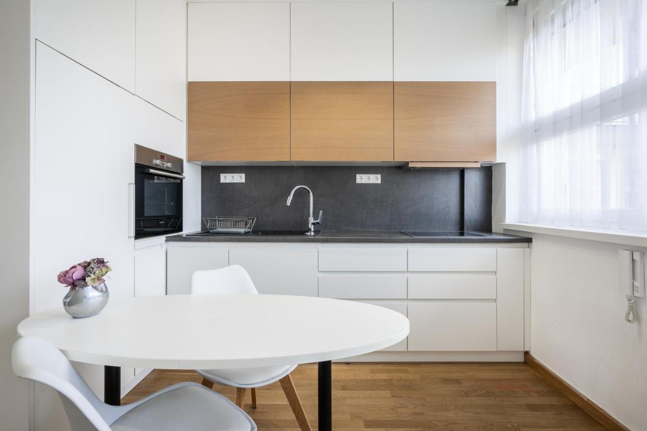 Breathless Basilika View Elegant Flat With Balcony Need Reservation X Free Parking Apartment Budapest