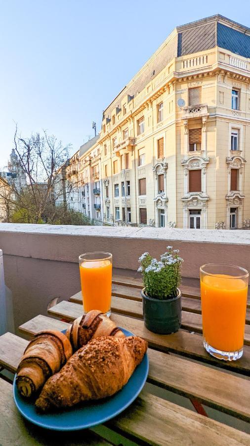 Downtown Designer Apt W Private Spa, Cinema, Balcony, Prime District V * Budapest