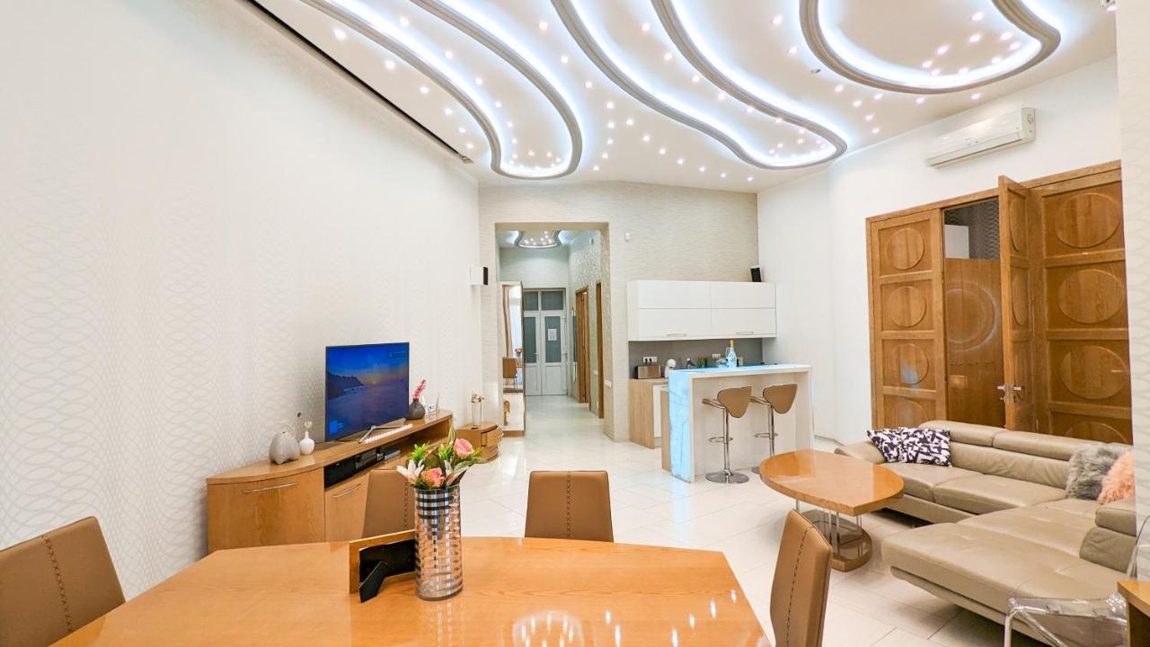 Apartment Downtown Designer Apt W Private Spa, Cinema, Balcony, Prime District V Budapest