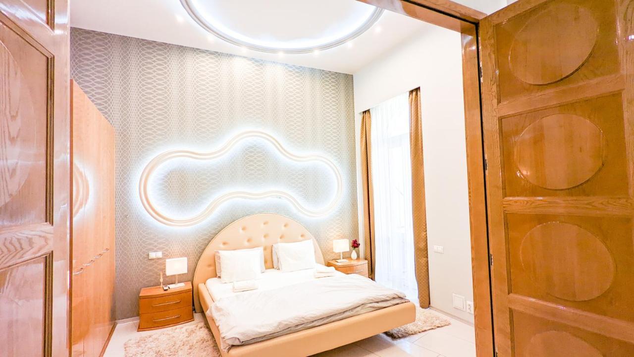 Downtown Designer Apt W Private Spa, Cinema, Balcony, Prime District V * Budapest