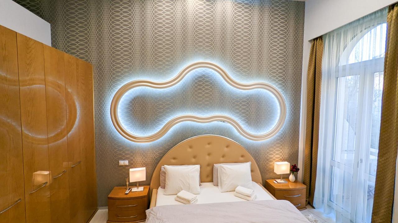 Apartment Downtown Designer Apt W Private Spa, Cinema, Balcony, Prime District V *