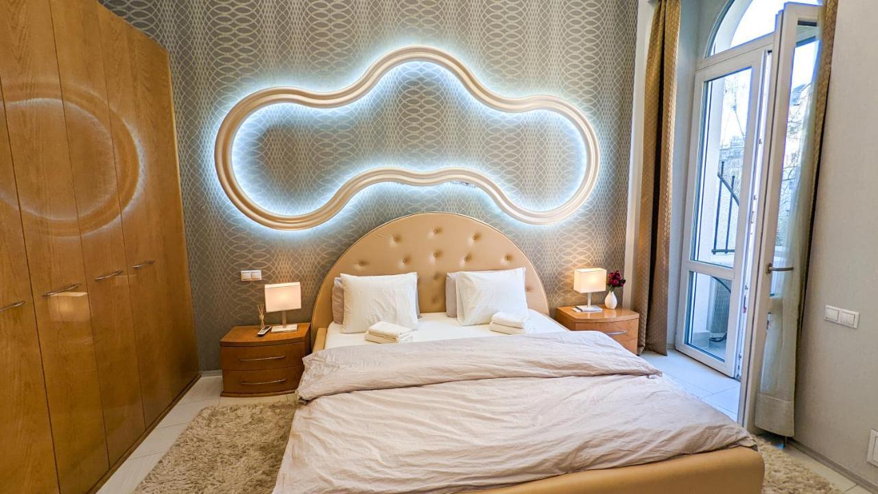 Downtown Designer Apt W Private Spa, Cinema, Balcony, Prime District V Budapest