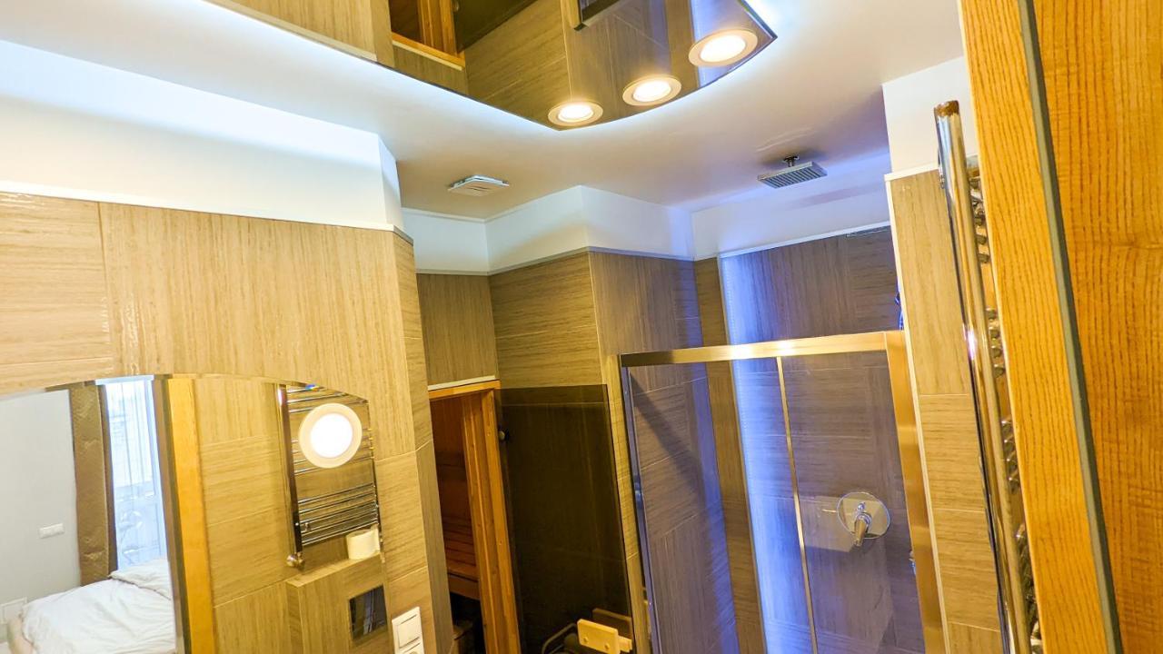 Downtown Designer Apt W Private Spa, Cinema, Balcony, Prime District V Budapest