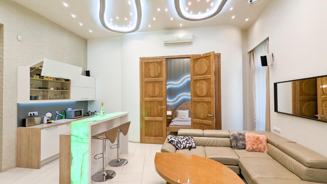 Downtown Designer Apt W Private Spa, Cinema, Balcony, Prime District V Apartment Budapest