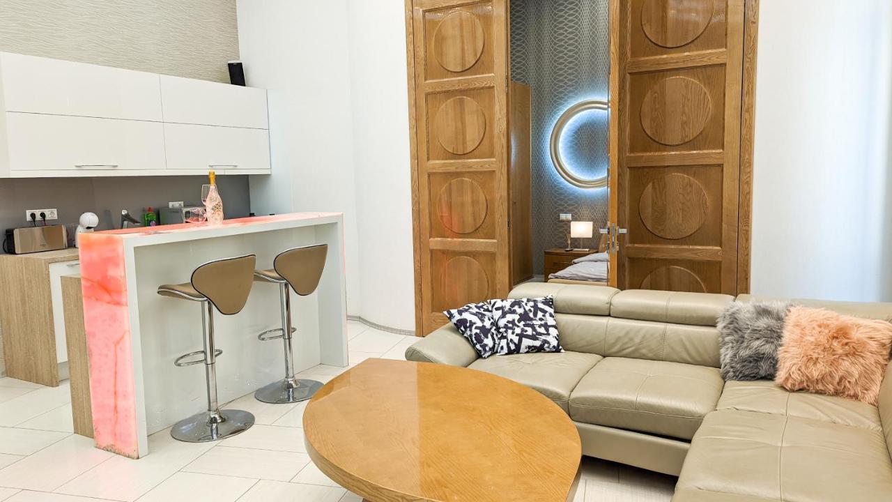 Downtown Designer Apt W Private Spa, Cinema, Balcony, Prime District V Apartment Budapest