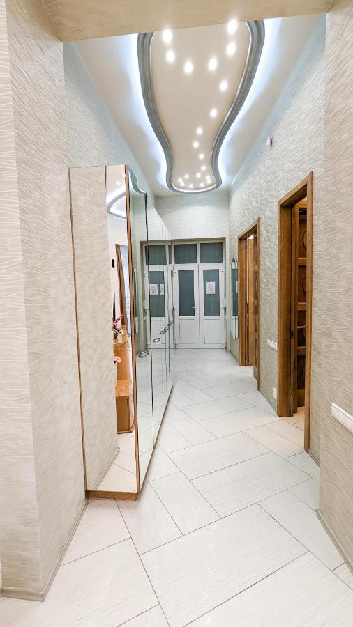 Downtown Designer Apt W Private Spa, Cinema, Balcony, Prime District V Appartement