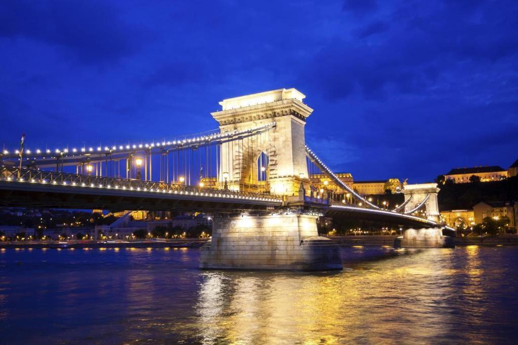 Apartment Downtown Designer Apt W Private Spa, Cinema, Balcony, Prime District V Budapest