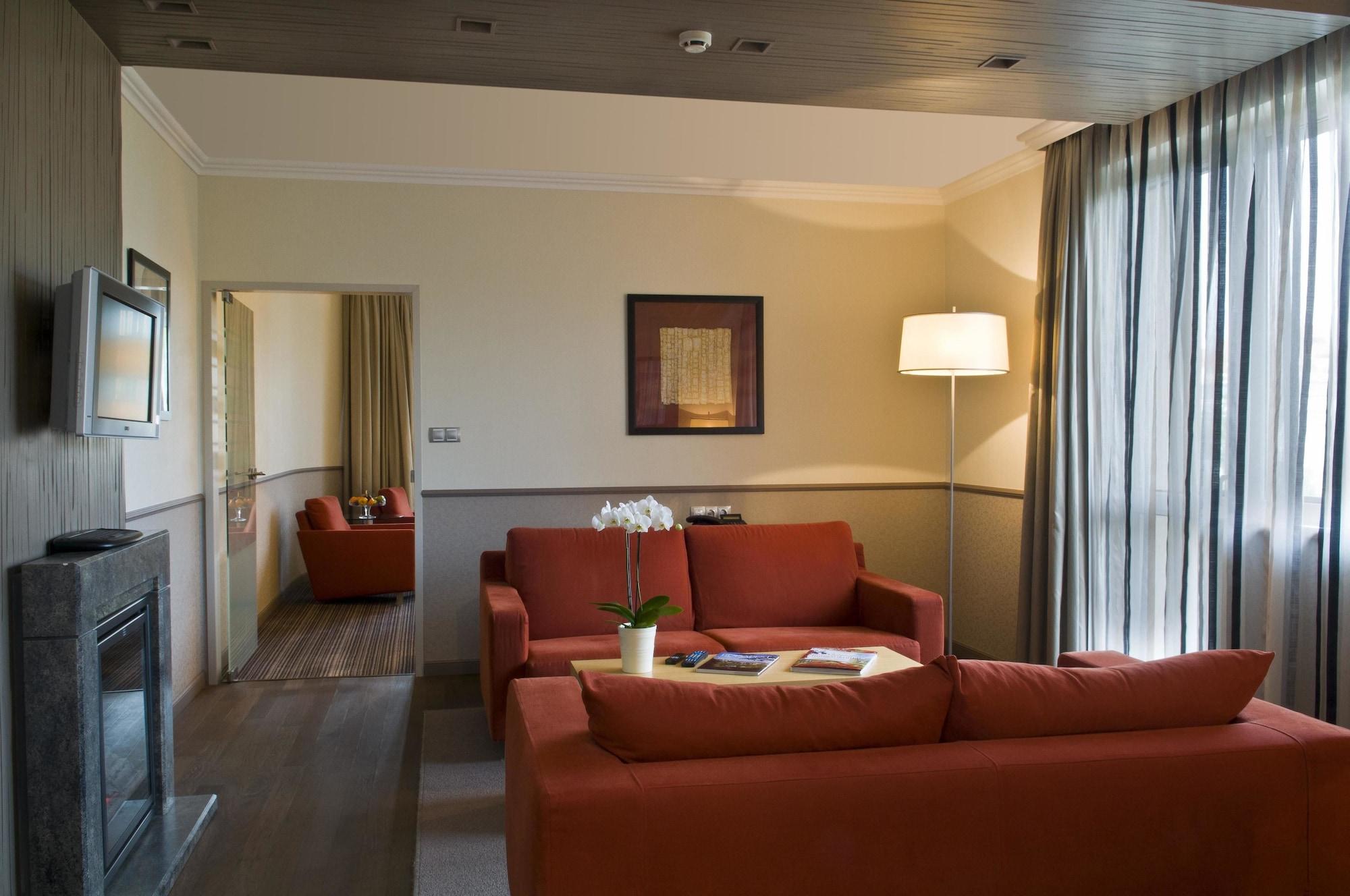 Mamaison Andrassy Hotel 4*