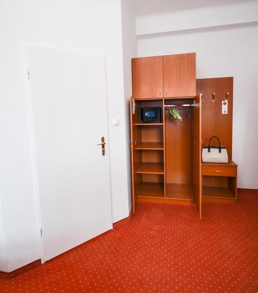 Broadway 2* Budapest